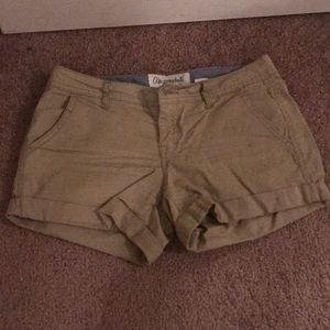 Kaki Shorts